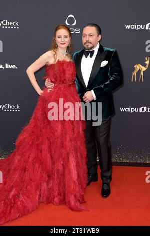 Barbara Meier mit Ehemann Klemens Hallmann bei der 75. Bambi-Verleihung 2023 in der Bavaria Filmstadt. München, 16.11.2023 Foto Stock