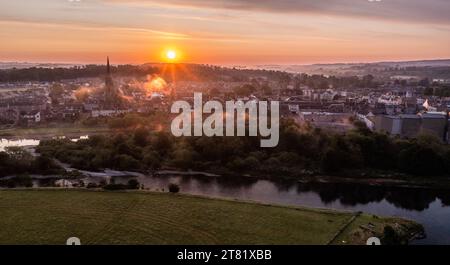 Vista aerea di Kelso accanto al fiume Tweed Foto Stock