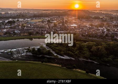 Vista aerea di Kelso accanto al fiume Tweed Foto Stock