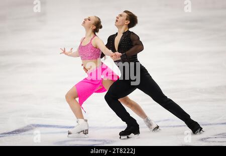 Espoo, Finlandia. 17 novembre 2023. Katerina Mrazkova (L)/ Daniel Mrazek della Repubblica Ceca si esibiscono durante l'Ice Dance Rhythm Dance al Gran Premio ISU di pattinaggio di figura 2023 Grand Prix Espoo a Espoo, Finlandia, 17 novembre 2023. Crediti: Kalle Parkkinen/Xinhua/Alamy Live News Foto Stock