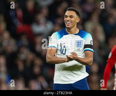 Londra, Regno Unito. 18 novembre 2023. L'inglese Trent Alexander-Arnold reagisce durante la partita di qualificazione A UEFA EURO 2024 gruppo C tra Inghilterra e Malta a Londra, in Gran Bretagna, il 17 novembre 2023. Crediti: Xinhua/Alamy Live News Foto Stock