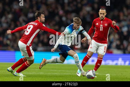 Londra, Regno Unito. 18 novembre 2023. L'inglese Cole Palmer (C) gareggia durante la partita di qualificazione a UEFA EURO 2024 gruppo C tra Inghilterra e Malta a Londra, in Gran Bretagna, il 17 novembre 2023. Crediti: Xinhua/Alamy Live News Foto Stock