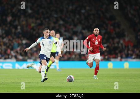 Londra, Regno Unito. 17 novembre 2023. L'inglese Phil Foden al pallone durante la partita di qualificazione UEFA EURO 2024 tra Inghilterra e Malta al Wembley Stadium, Londra, il 17 novembre 2023. Foto di Joshua Smith. Solo per uso editoriale, licenza necessaria per uso commerciale. Nessun utilizzo in scommesse, giochi o pubblicazioni di un singolo club/campionato/giocatore. Credito: UK Sports Pics Ltd/Alamy Live News Foto Stock