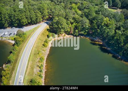 Il lago Allatoona è un luogo molto popolare per attività ricreative e sport acquatici. Durante l'estate questo lago è pieno di persone che godono di moto d'acqua, barca Foto Stock