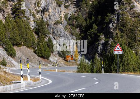 Strada di accesso al Parco Nazionale Svizzero, Zernez, Engadin, Graubuenden, Svizzera Foto Stock