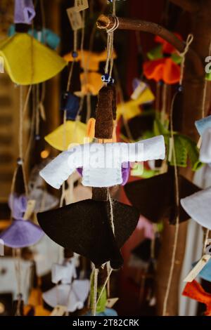 Ballare vorticoso sufi dervish figurine in vestito modello di piccole dimensioni Foto Stock