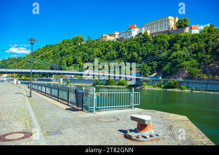 Ponte Prinzregent-Luitpold sul Danubio e veste Oberhaus a Passau, Baviera, Germania Foto Stock