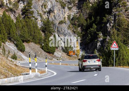 Strada di accesso al Parco Nazionale Svizzero, Zernez, Engadin, Graubuenden, Svizzera Foto Stock