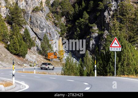 Strada di accesso al Parco Nazionale Svizzero, Zernez, Engadin, Graubuenden, Svizzera Foto Stock