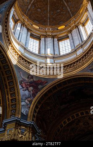 Roma, Italia - 07 agosto 2022 : Basilica dei Santi Ambrogio e Carlo al corso Foto Stock