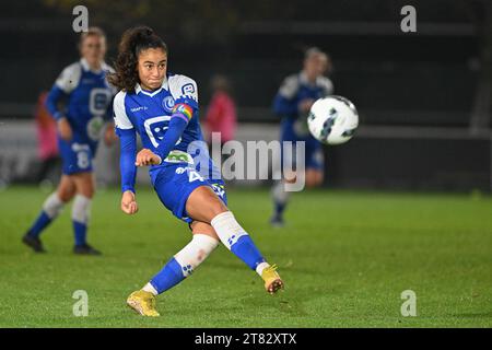 Oostakker, Belgio. 17 novembre 2023. Nia Elyn (4) di AA Gent Ladies raffigurata durante una partita di calcio femminile tra AA Gent Ladies e KV Mechelen nella nona giornata della stagione 2023 - 2024 della belga lotto Womens Super League, sabato 17 novembre 2023 a Oostakker, BELGIO . Credito: Sportpix/Alamy Live News Foto Stock