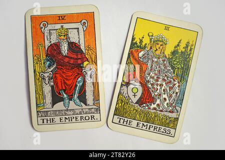 L'Imperatore e l'Imperatrice. Due carte di tarocchi Rider Waite del maggiore Arcana Foto Stock