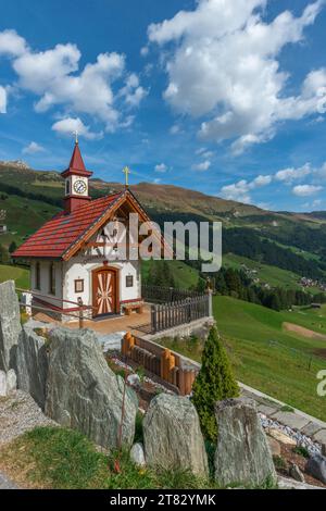 Cappella Rosenkranzkapelle a Gemais, villaggio alpino di Tux-Lahnersbach, Valle Tuxtal, Alpi dello Zillertal, Tirolo, Austria, Europa Foto Stock