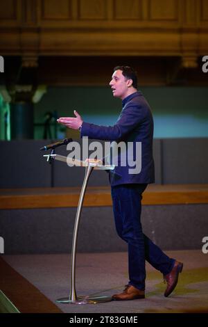 Edimburgo Scozia, Regno Unito 18 novembre 2023. Il leader laburista scozzese Anas Sarwar alla conferenza scozzese Fabians a Central Hall, Tollcross, dove tiene il discorso di apertura. credit sst/alamy live news Foto Stock