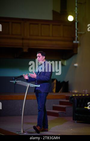 Edimburgo Scozia, Regno Unito 18 novembre 2023. Il leader laburista scozzese Anas Sarwar alla conferenza scozzese Fabians a Central Hall, Tollcross, dove tiene il discorso di apertura. credit sst/alamy live news Foto Stock