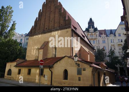 Vecchia Nuova Sinagoga o Staronova synagoga Maiselova sulla strada di Praga Repubblica Ceca. Foto Stock