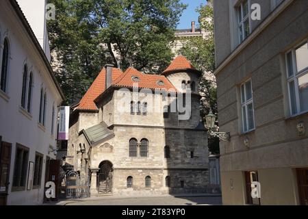 Sala cerimoniale - Sinagoga Klaus del Museo Ebraico di Praga - tradizioni e costumi ebraici. Accanto all'ingresso dell'antico cimitero ebraico di Prag Foto Stock