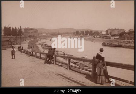 Victor Angerer Vienna, Canale del Danubio, Vista dal Ponte Brigitta. Carta albumina, sulla confezione intorno a 1890 Foto Stock