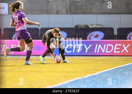 Jess Breach of Saracens Women va oltre per una meta del secondo tempo durante il Women Allianz Premier 15s match tra Saracens Women e Loughborough Lightining allo Stonex Stadium di Londra, il 18 novembre 2023. Foto di Phil Hutchinson. Solo per uso editoriale, licenza necessaria per uso commerciale. Nessun utilizzo in scommesse, giochi o pubblicazioni di un singolo club/campionato/giocatore. Credito: UK Sports Pics Ltd/Alamy Live News Foto Stock