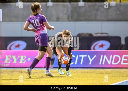 Jess Breach of Saracens Women va oltre per una meta del secondo tempo durante il Women Allianz Premier 15s match tra Saracens Women e Loughborough Lightining allo Stonex Stadium di Londra, il 18 novembre 2023. Foto di Phil Hutchinson. Solo per uso editoriale, licenza necessaria per uso commerciale. Nessun utilizzo in scommesse, giochi o pubblicazioni di un singolo club/campionato/giocatore. Credito: UK Sports Pics Ltd/Alamy Live News Foto Stock