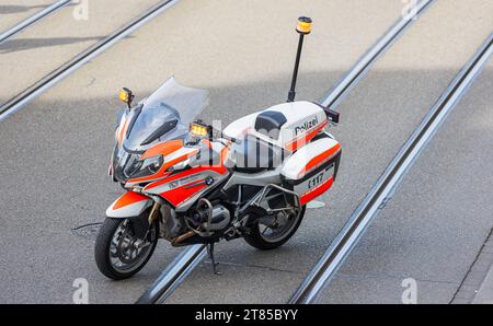 Stadtpolzei Zürich Ein Polizeimotorrad der Stadtpolizei Zürich vom Typ BMW R 1200 RT. Zürich, Schweiz, 29.10.2022 *** Zurich City Police Una motocicletta della polizia di Zurigo, tipo BMW R 1200 RT Zurigo, Svizzera, 29 10 2022 credito: Imago/Alamy Live News Foto Stock