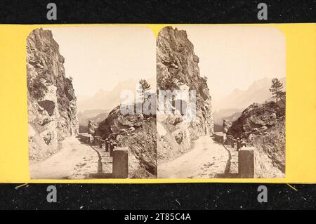 Jacques Joseph Athanase Clouzard Fels e Castello di Tarasp. Carta albumina, sulla scatola/formato stereo intorno a 1865 Foto Stock