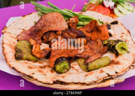 Carni alla griglia e Tlayudas, Oaxaca, Messico Foto Stock