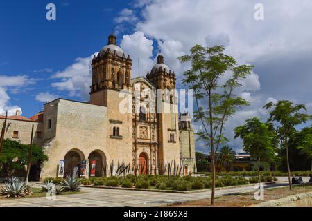 La Chiesa e il Convento di Santo Domingo de Guzmán nel centro storico di Oaxaca, Messico Foto Stock