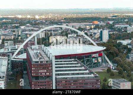 Vista di Colonia e della Lanxess Arena dal Triangolo di Colonia Foto Stock