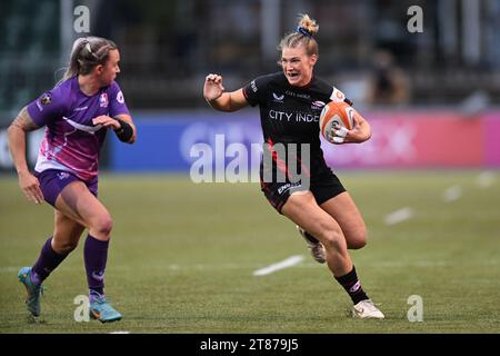 Lotte Clapp (co-capitano) delle Saracens Women durante il Women Allianz Premier 15s match tra Saracens Women e Loughborough Lightining allo Stonex Stadium di Londra, il 18 novembre 2023. Foto di Phil Hutchinson. Solo per uso editoriale, licenza necessaria per uso commerciale. Nessun utilizzo in scommesse, giochi o pubblicazioni di un singolo club/campionato/giocatore. Credito: UK Sports Pics Ltd/Alamy Live News Foto Stock