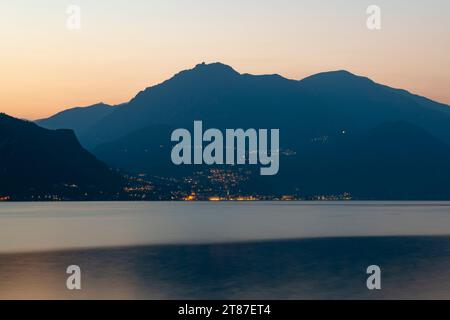 Lago di Como, porto di Monte Crocione e costa all'ora blu, Italia Foto Stock