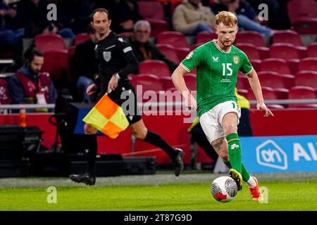 Amsterdam, Paesi Bassi. 18 novembre 2023. AMSTERDAM, PAESI BASSI - 18 NOVEMBRE: Liam Scales of Ireland corre con la palla durante la partita del gruppo B del turno di qualificazione UEFA EURO 2024 tra Paesi Bassi e Repubblica d'Irlanda alla Johan Cruijff Arena il 18 novembre 2023 ad Amsterdam, Paesi Bassi (foto di Andre Weening/Orange Pictures) credito: Orange Pics BV/Alamy Live News Foto Stock