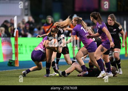 Sydney Gregson of Saracens Women con il pallone durante il Women Allianz Premier 15s match tra Saracens Women e Loughborough Lightining allo Stonex Stadium di Londra, il 18 novembre 2023. Foto di Phil Hutchinson. Solo per uso editoriale, licenza necessaria per uso commerciale. Nessun utilizzo in scommesse, giochi o pubblicazioni di un singolo club/campionato/giocatore. Credito: UK Sports Pics Ltd/Alamy Live News Foto Stock