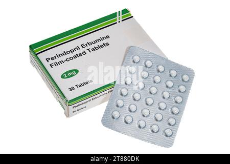 Londra, Regno Unito - 27 ottobre 2023 ; Una scatola generica di pillole di erbumina Perindopril utilizzate per il trattamento della riduzione dell'ipertensione o del basso Foto Stock