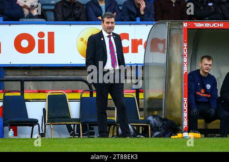 Crown Oil Arena, Rochdale, Inghilterra - 18 novembre 2023 Tommy Widdrington Manager di Aldershot Town - durante la partita Rochdale V Aldershot, National League, 2023/24, Crown Oil Arena, Rochdale, Inghilterra - 18 novembre 2023 crediti: Arthur Haigh/WhiteRosePhotos/Alamy Live News Foto Stock