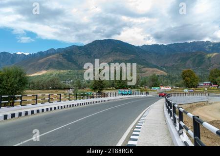 Leh National Highway nel distretto di Ganderbal nel Kashmir centrale Foto Stock