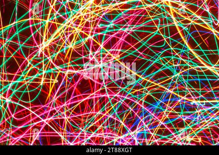 Pittura astratta al neon di luci natalizie con linee e cerchi. Foto Stock