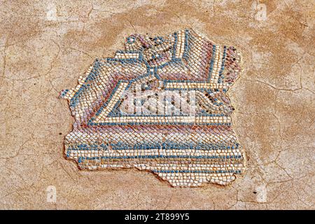 Frammento di rivestimento mosaico nella casa di Eustolios (IV secolo), l'antica città di Kourion, vicino a Limassol, Episkopi, Cipro Foto Stock