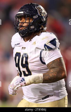 18 novembre 2023: Jordan Guerad #99 Florida International defensive lineman si muove sul campo. Arkansas ha sconfitto Florida International 44-20 a Fayetteville, Arkansas. Richey Miller/CSM(immagine di credito: © Richey Miller/Cal Sport Media) Foto Stock