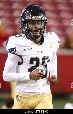 18 novembre 2023: Victor Evans III #26 defensive back della FIU attraversa il campo. Arkansas ha sconfitto Florida International 44-20 a Fayetteville, Arkansas. Richey Miller/CSM Foto Stock