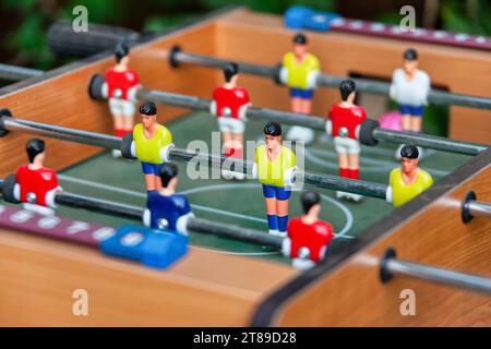 Il calcio balilla, noto anche come foosball o calcio balilla, è un gioco da tavolo liberamente basato sul calcio di associazione Foto Stock