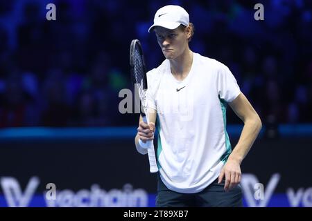 Torino, Italia. 18 novembre 2023. Jannik Sinner d'Italia festeggia durante la semifinale del match singolo tra Daniil Medvedev della Russia e Jannik Sinner dell'Italia nel settimo giorno delle finali del Nitto ATP World Tour. Crediti: Marco Canoniero/Alamy Live News Foto Stock