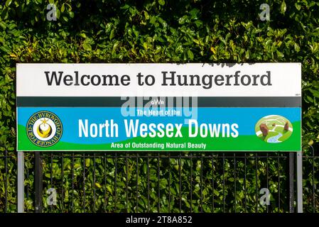 Benvenuto a Hungerford, North Wessex Downs, presso la stazione ferroviaria di Hungerford, Berkshire, Inghilterra, Regno Unito Foto Stock