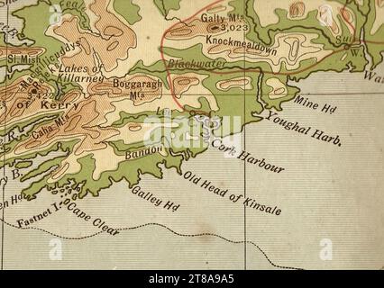 Un'antica mappa geografica color seppia dell'Irlanda che mostra la costa meridionale. Foto Stock