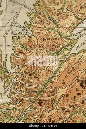 Un'antica mappa geografica color seppia della Scozia che mostra il canale di Caledonia. Foto Stock