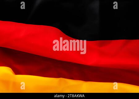 Augusta, Baviera, Germania - 29 settembre 2023: Bandiera della Germania nei colori nazionali nero, rosso, oro *** Deutschland Flagge in den Nationalfarben schwarz, rot, Gold Credit: Imago/Alamy Live News Foto Stock