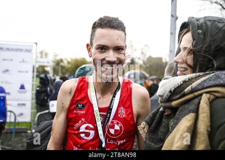 Hulshout, Belgio. 19 novembre 2023. Il belga Robin Hendrix nella foto dopo la gara maschile ai campionati belgi di cross country running, a Hulshout, domenica 19 novembre 2023. BELGA PHOTO TOM GOYVAERTS Credit: Belga News Agency/Alamy Live News Foto Stock