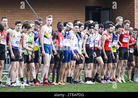 Hulshout, Belgio. 19 novembre 2023. Il belga Isaac Kimeli nella foto all'inizio della gara maschile ai campionati belgi di cross country running, a Hulshout, domenica 19 novembre 2023. BELGA PHOTO TOM GOYVAERTS Credit: Belga News Agency/Alamy Live News Foto Stock