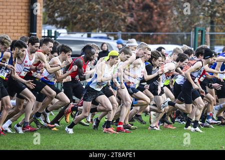 Hulshout, Belgio. 19 novembre 2023. Il belga Isaac Kimeli nella foto all'inizio della gara maschile ai campionati belgi di cross country running, a Hulshout, domenica 19 novembre 2023. BELGA PHOTO TOM GOYVAERTS Credit: Belga News Agency/Alamy Live News Foto Stock