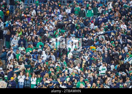 South Bend, Indiana, USA. 18 novembre 2023. Durante la partita di football NCAA tra i Wake Forest Demon Deacons e il Notre Dame Fighting Irish allo stadio Notre Dame di South Bend, Indiana. Notre Dame ha sconfitto Wake Forest 45-7. John Mersits/CSM/Alamy Live News Foto Stock